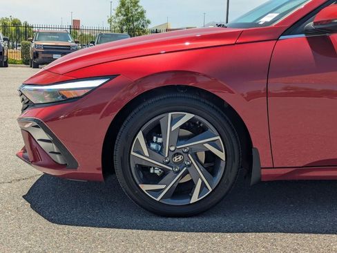 New 2025 Hyundai Elantra Limited image 12