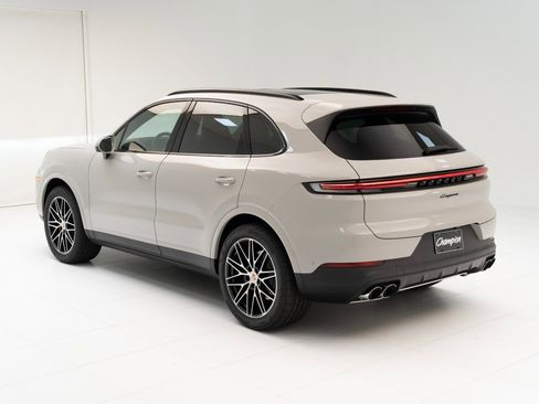 New 2025 Porsche Cayenne image 3