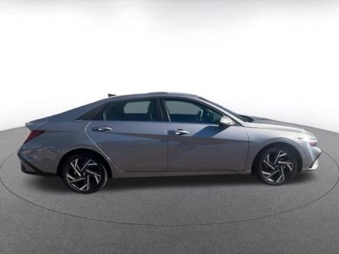 Used 2025 Hyundai Elantra Limited image 16