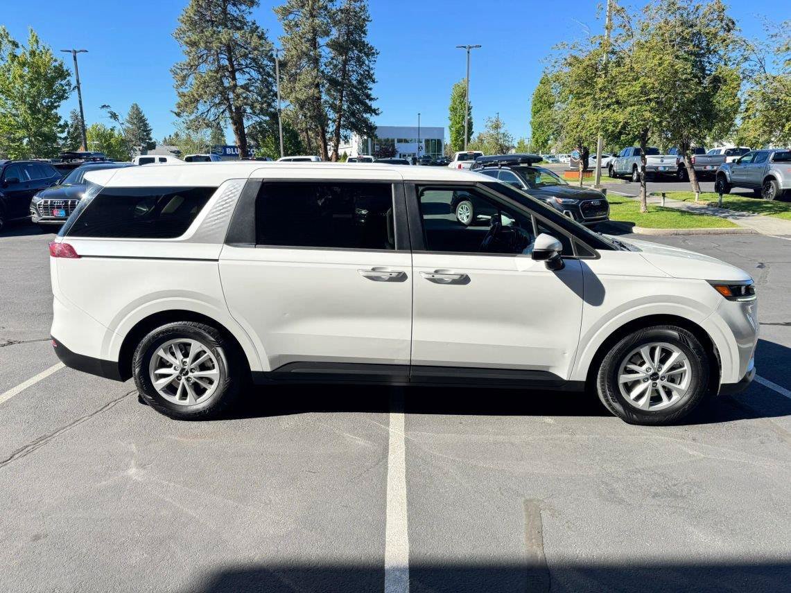 Used 2022 Kia Carnival LX FWD image 6