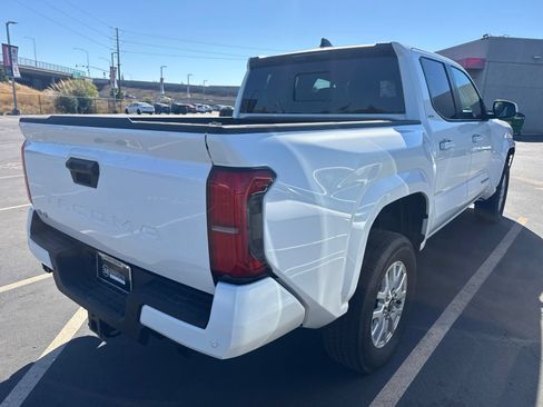 Used 2025 Toyota Tacoma SR5 AWD/4WD image 7