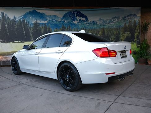 Used 2015 BMW 320i Sedan RWD image 4