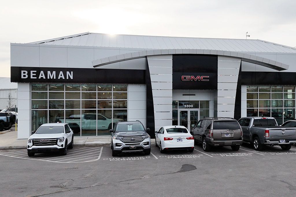 Used 2020 GMC Acadia SLE w/ Driver Convenience Package FWD image 16