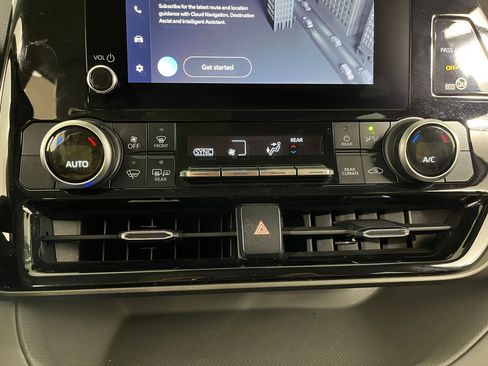 Used 2023 Toyota Highlander LE image 15