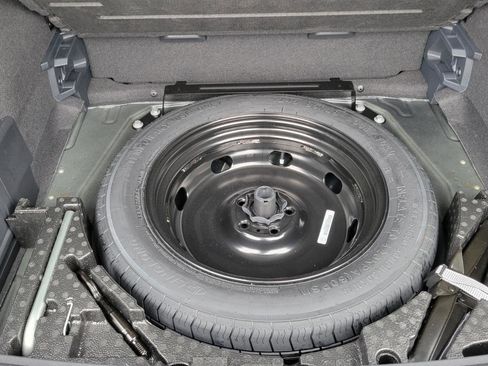 Used 2022 Volkswagen Tiguan SE w/ Panoramic Sunroof Package image 45