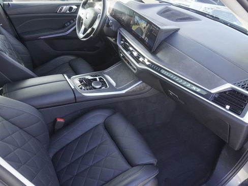 Used 2023 BMW X7 xDrive40i w/ Premium Package image 22