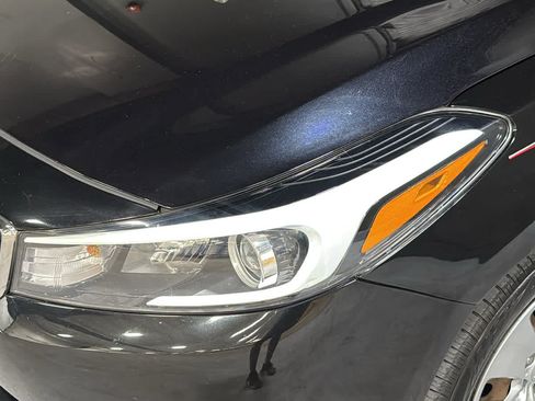 Used 2017 Kia Forte LX FWD image 7