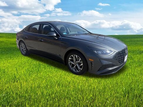 Used 2022 Hyundai Sonata SEL w/ Convenience Package image 3