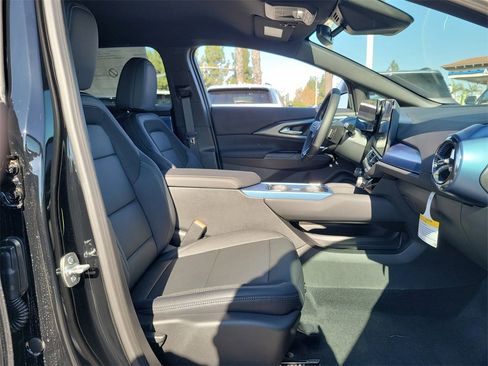 New 2026 Chevrolet Equinox EV LT image 16