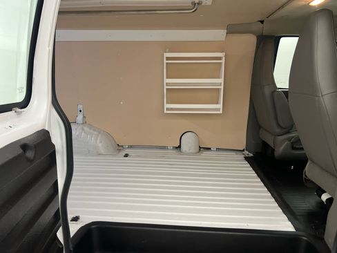 Used 2022 GMC Savana 2500 w/ Driver Convenience Package image 10