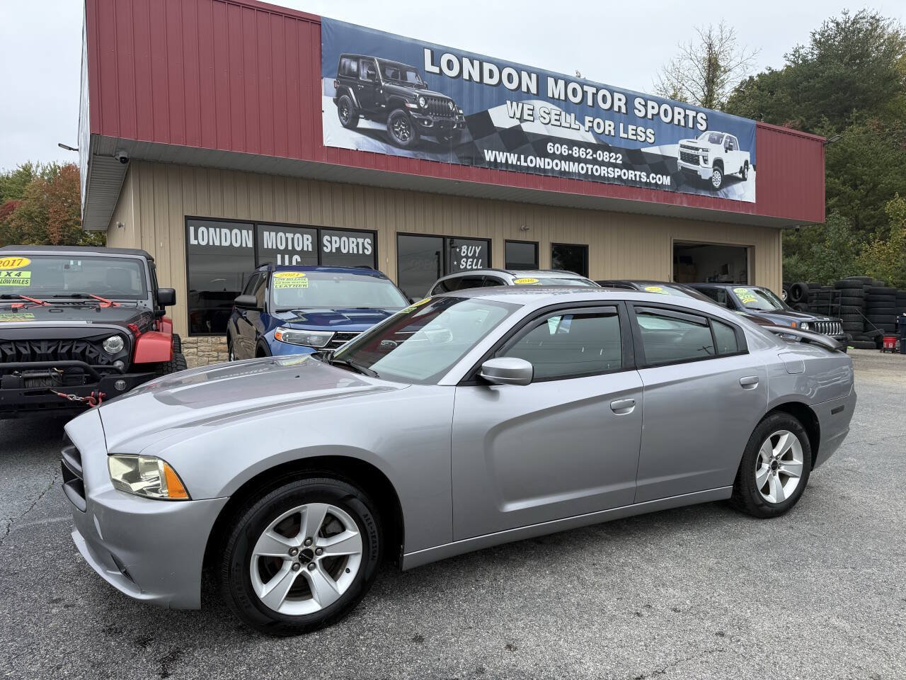 Used 2014 Dodge Charger SE RWD image 1
