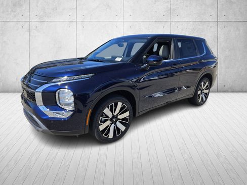 New 2025 Mitsubishi Outlander SE image 3