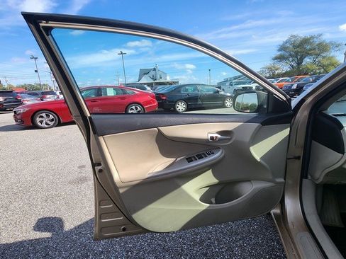 Used 2013 Toyota Corolla L image 9