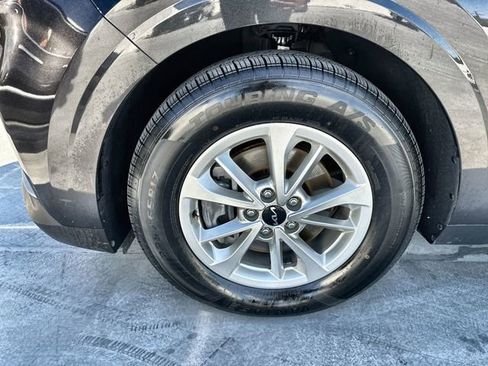 Used 2024 Kia Carnival LX image 19