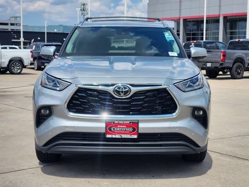 Certified 2025 Toyota Highlander Limited AWD/4WD image 2