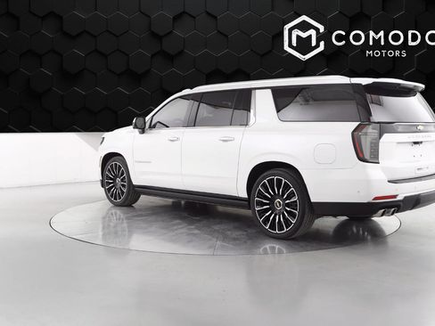 Used 2025 Chevrolet Suburban High Country image 5