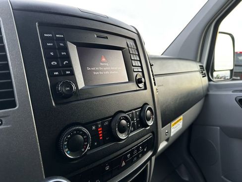 Used 2014 Mercedes-Benz Sprinter 2500 image 30