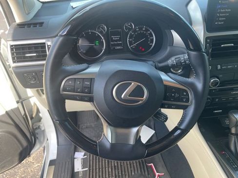 Used 2023 Lexus GX 460 Premium w/ Accessory Package AWD/4WD image 10