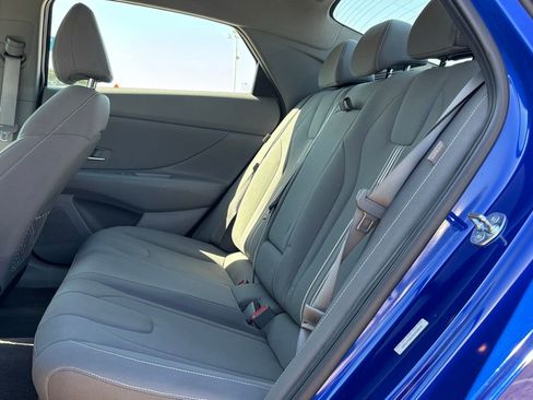Used 2025 Hyundai Elantra SEL FWD image 12