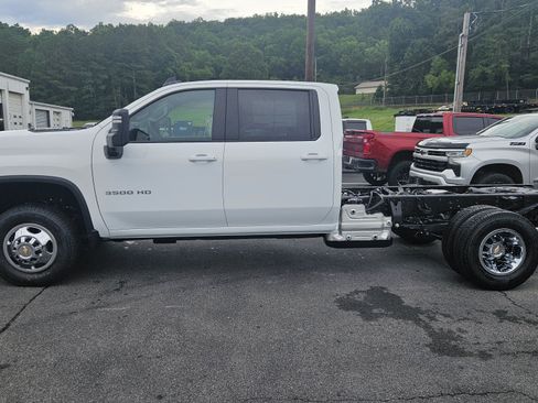 New 2026 Chevrolet Silverado 3500 LT AWD/4WD image 1