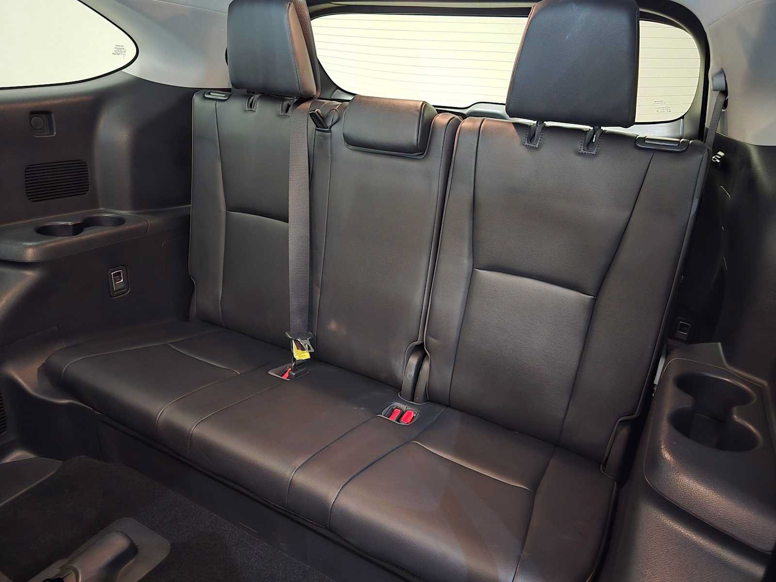 Used 2020 Toyota Highlander XLE AWD/4WD image 23