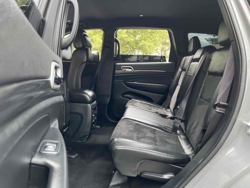 Used 2022 Jeep Grand Cherokee Laredo X RWD image 5