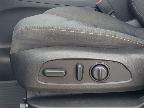 Used 2019 Chevrolet Equinox LT w/ Driver Convenience Package FWD image 6