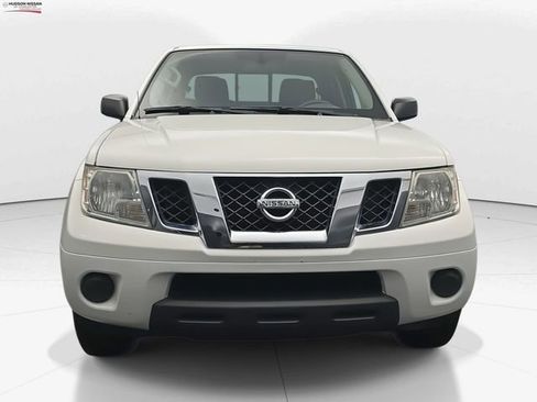 Used 2019 Nissan Frontier SV image 3