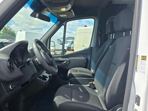 Used 2025 Mercedes-Benz Sprinter 2500 image 24