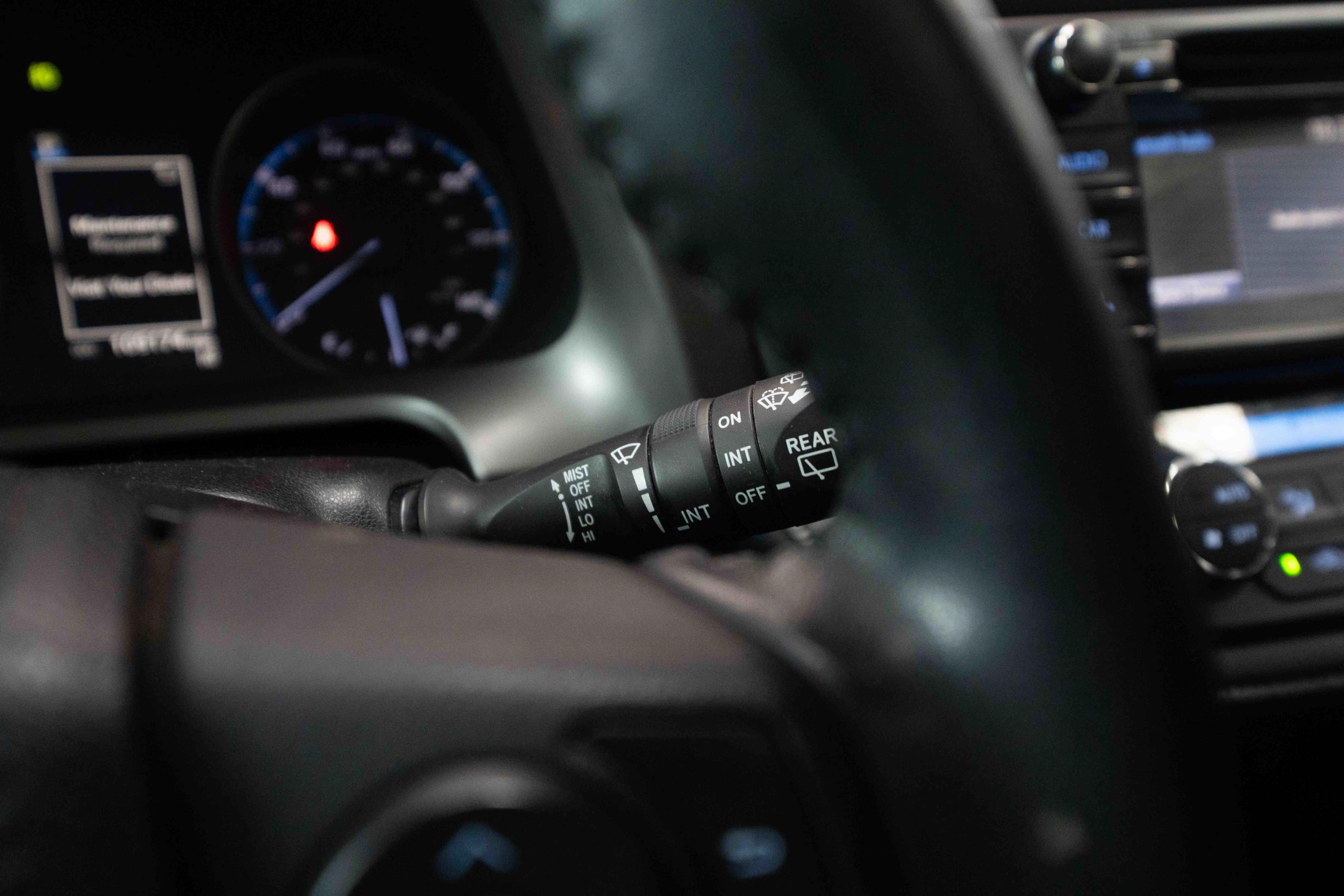 Used 2018 Toyota RAV4 XLE AWD/4WD image 14
