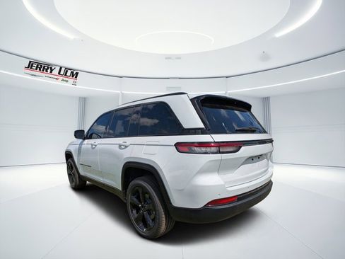 New 2025 Jeep Grand Cherokee Altitude image 29