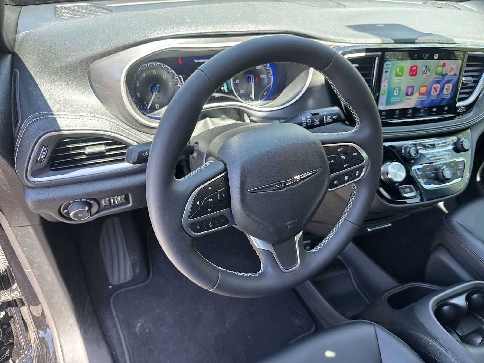 New 2026 Chrysler Pacifica Select FWD image 8