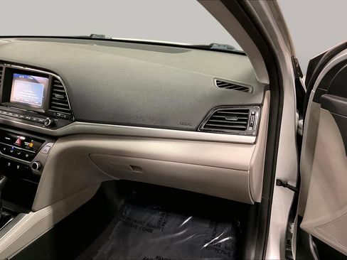 Used 2017 Hyundai Elantra SE FWD image 18
