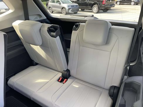 Certified 2022 Volkswagen Tiguan SE FWD image 18