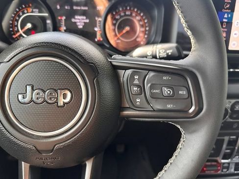Used 2025 Jeep Gladiator Rubicon AWD/4WD image 21