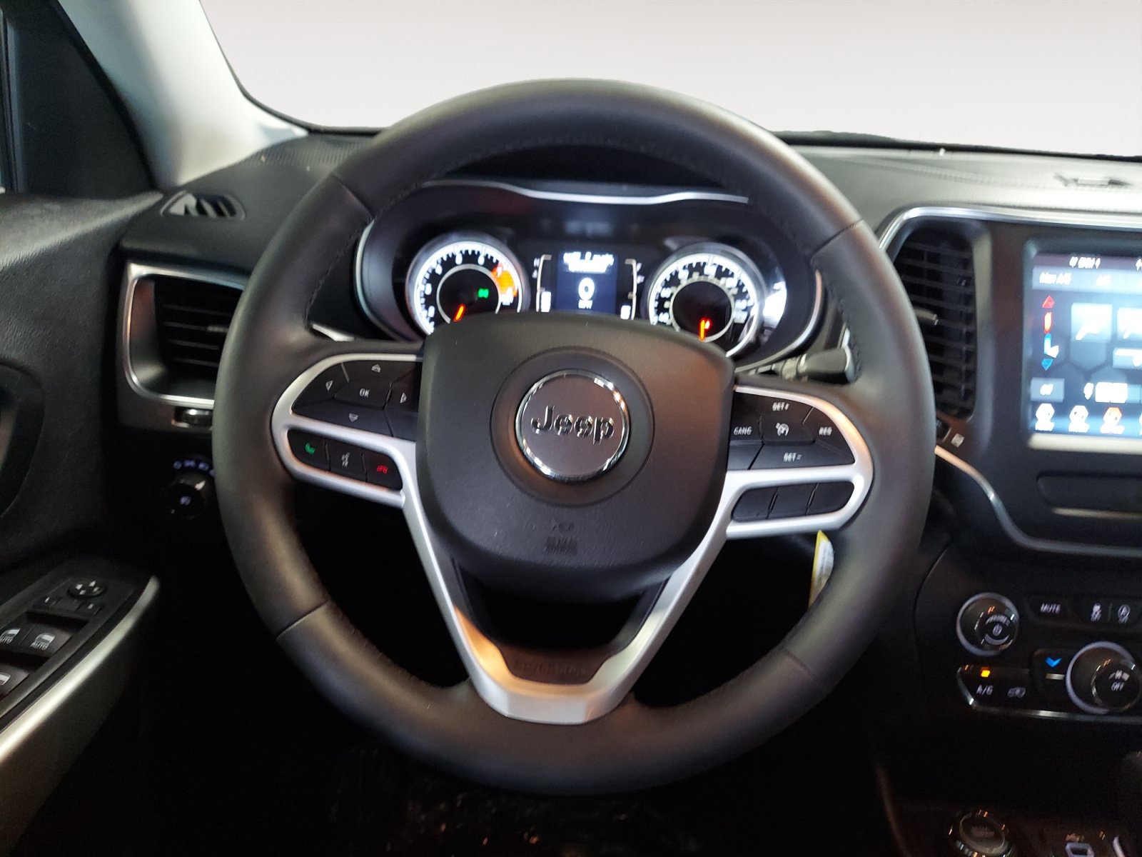 Used 2022 Jeep Cherokee Latitude AWD/4WD image 13
