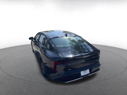 Used 2025 Kia K4 LXS image 11