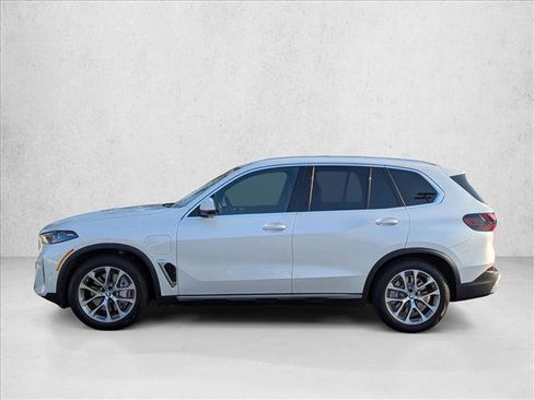 Certified 2026 BMW X5 xDrive50e w/ Premium Package image 9