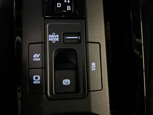 Used 2024 Toyota Prius XLE AWD/4WD image 16