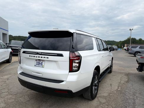 Used 2024 Chevrolet Suburban Z71 w/ Luxury Package AWD/4WD image 3