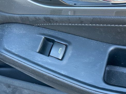 Used 2023 Chevrolet Traverse LT image 22