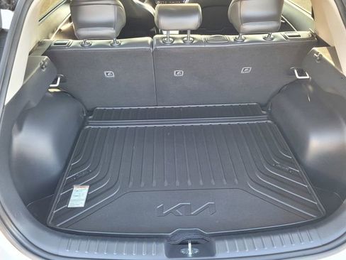 Used 2024 Kia Niro EX FWD image 8