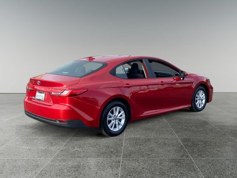 Used 2025 Toyota Camry LE FWD image 5