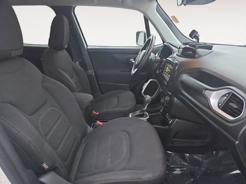 Used 2018 Jeep Renegade Latitude image 15