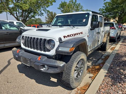 Used 2024 Jeep Gladiator Mojave AWD/4WD image 3