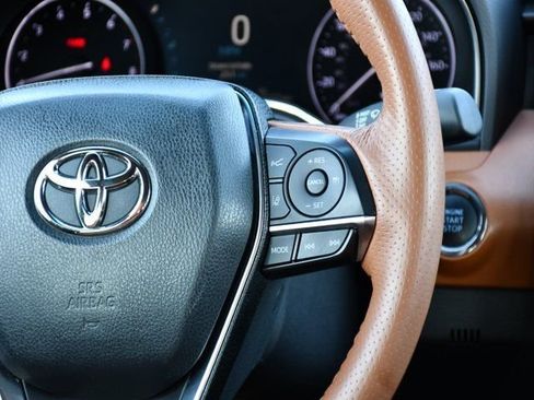 Used 2019 Toyota Avalon Limited image 25