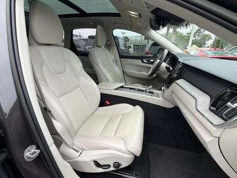 Used 2023 Volvo XC60 B5 Ultimate w/ Protection Package Premier FWD image 10