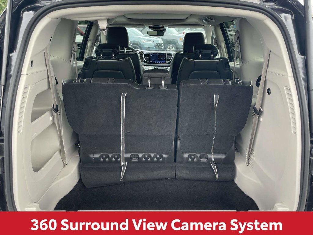 Used 2023 Chrysler Pacifica Limited AWD/4WD image 10