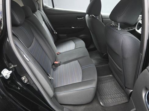 Used 2022 Nissan Leaf S image 32