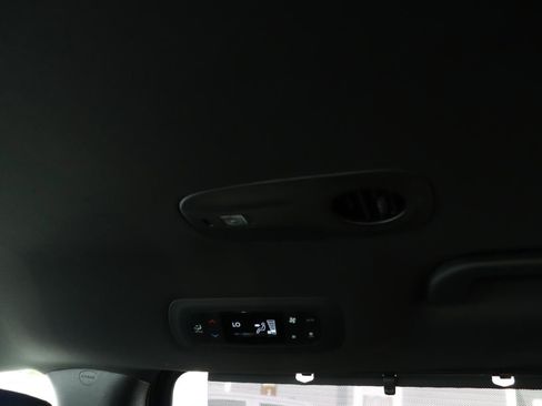 Used 2025 Chrysler Pacifica Select FWD image 24